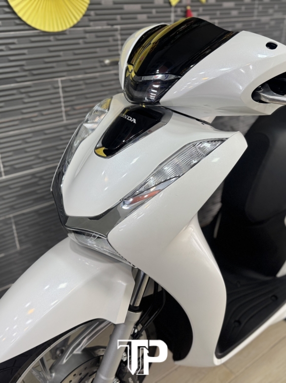Honda SH125 date 2025 Trắng Bstp hàng bỏ mẫu