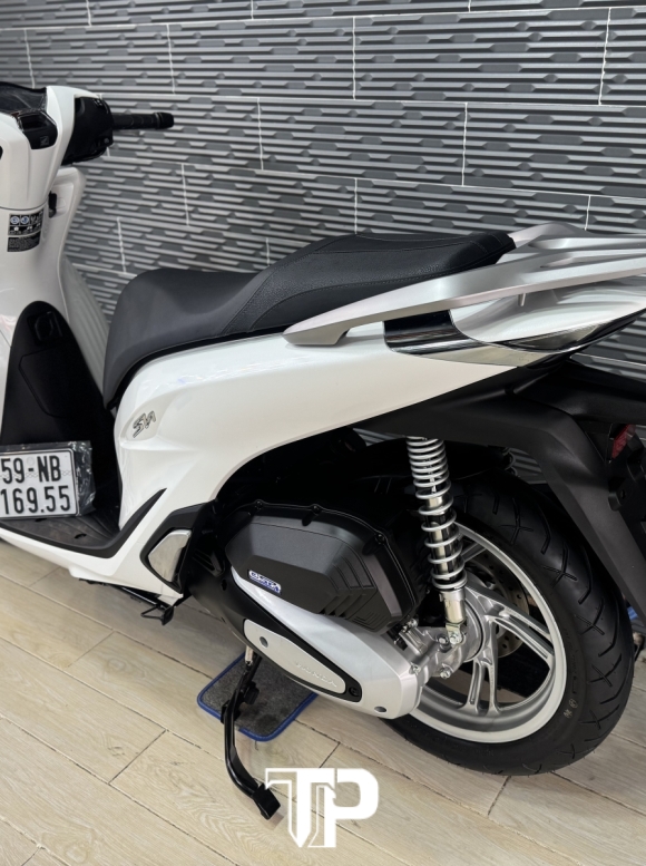 Honda SH125 date 2025 Trắng siêu keng 600 cây 