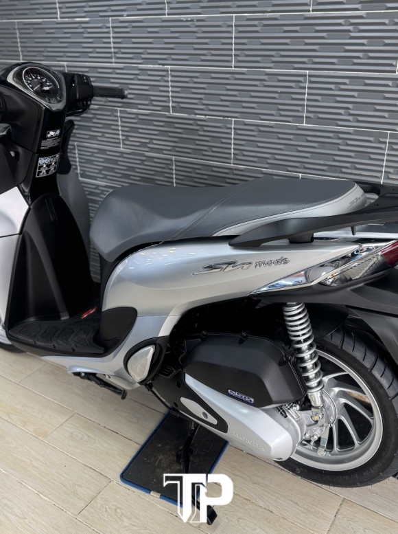 Honda SH Mode 2026 Bạc Đen Porsche