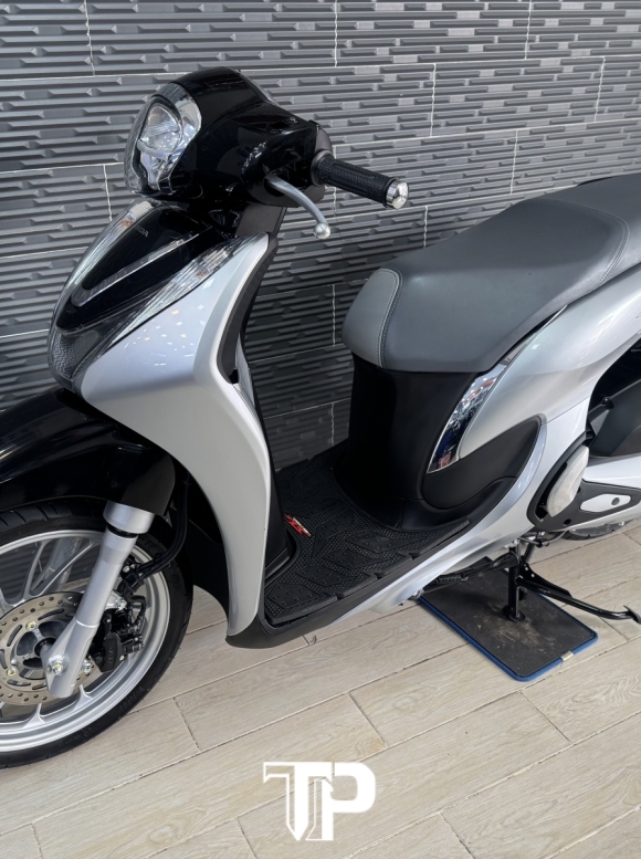 Honda SH Mode 2026 Bạc Đen Porsche