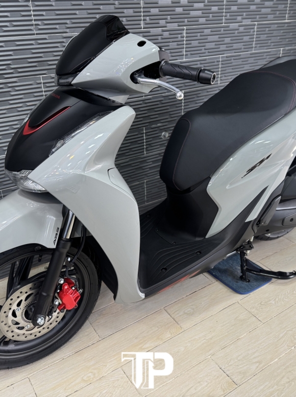 SH 125 abs 2026 xám xi măng New